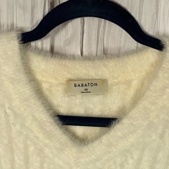 Babton Aritzia Fuzzy Ribbed White Sweater XS - Picture 3 of 7